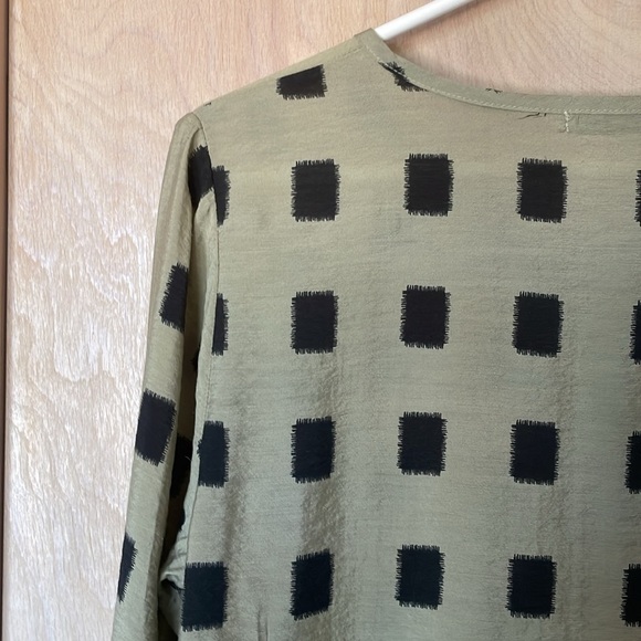 CUT LOOSE Button Front Blouse XS Black Olive Geometric Long Sleeve Top - Picture 6 of 11